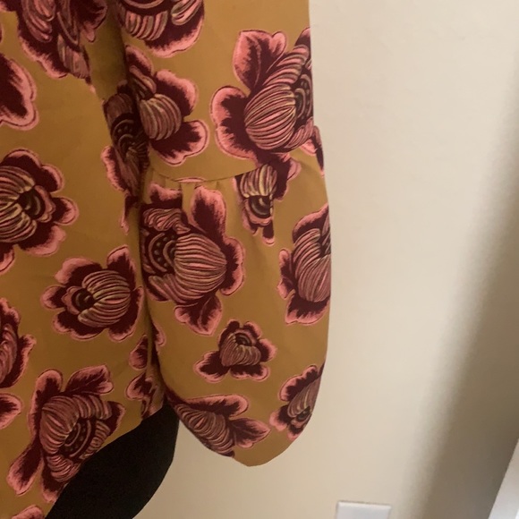 Ann Taylor L Floral top - Picture 2 of 4